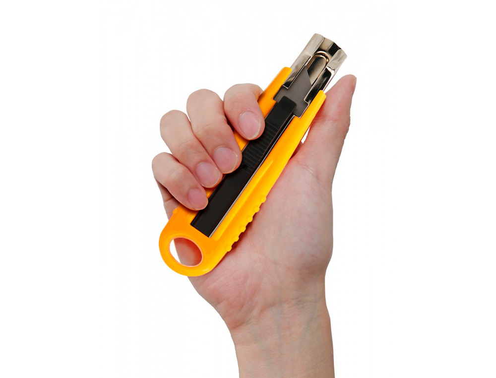 CUTTER XD123 Q-CONNECT RETRACTABLE LAME ACIER 18 MM  BLISTER